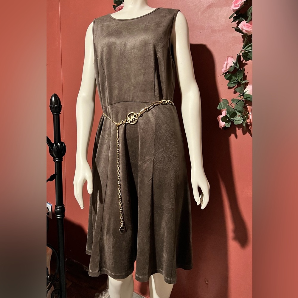 Beautiful Mocha suede stretchy and flowy dress. Size 6. Very soft, flowy.